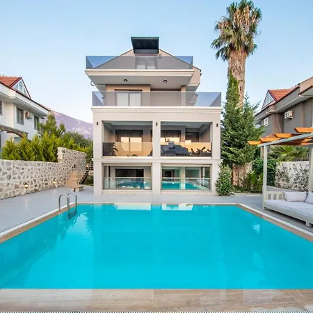 Luna Villa